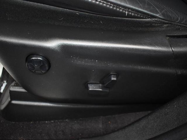 Photo of 2017 DB Black Crystal Clearcoat Dodge Durango