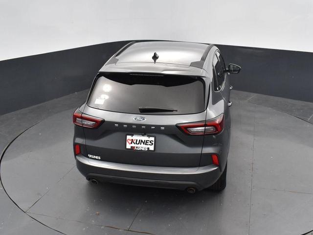 Photo of 2023 Gray Metallic Ford Escape