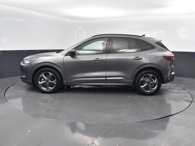 Photo of 2023 Gray Metallic Ford Escape
