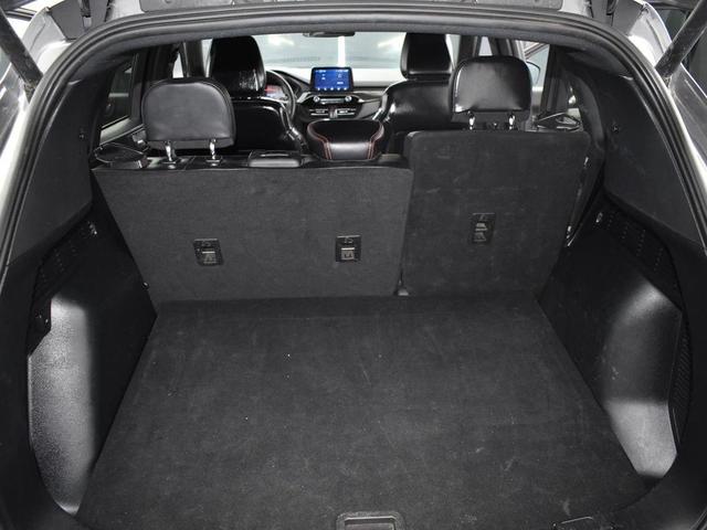 Photo of 2023 Gray Metallic Ford Escape