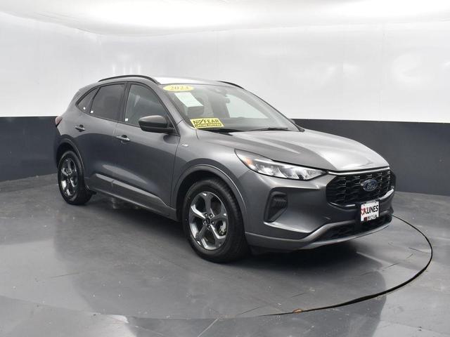 Photo of 2023 Gray Metallic Ford Escape