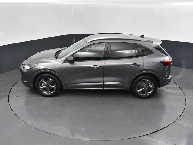 Photo of 2023 Gray Metallic Ford Escape