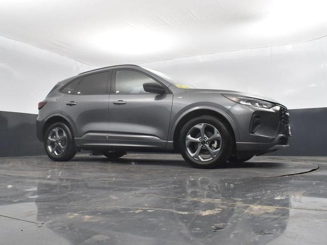 Photo of 2023 Gray Metallic Ford Escape