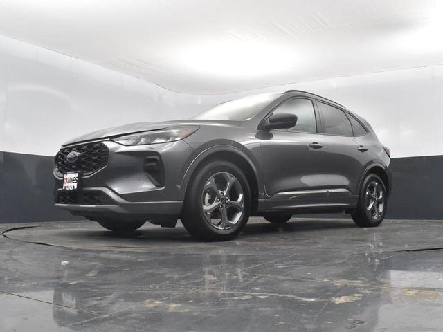 Photo of 2023 Gray Metallic Ford Escape