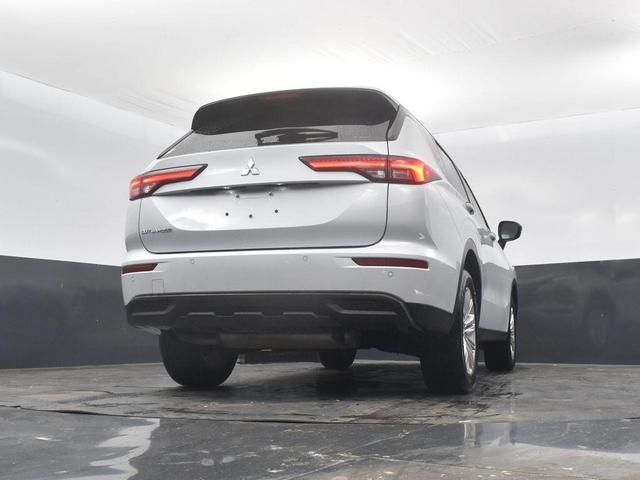 Photo of 2024 White Mitsubishi Outlander