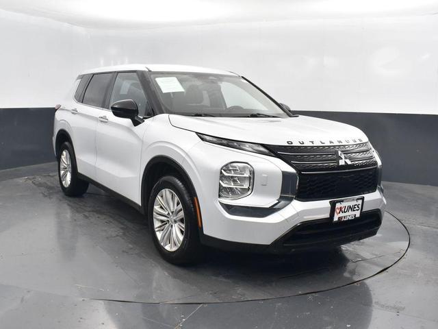 Photo of 2024 White Mitsubishi Outlander