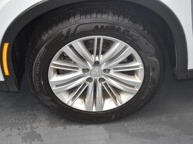 Photo of 2024 White Mitsubishi Outlander