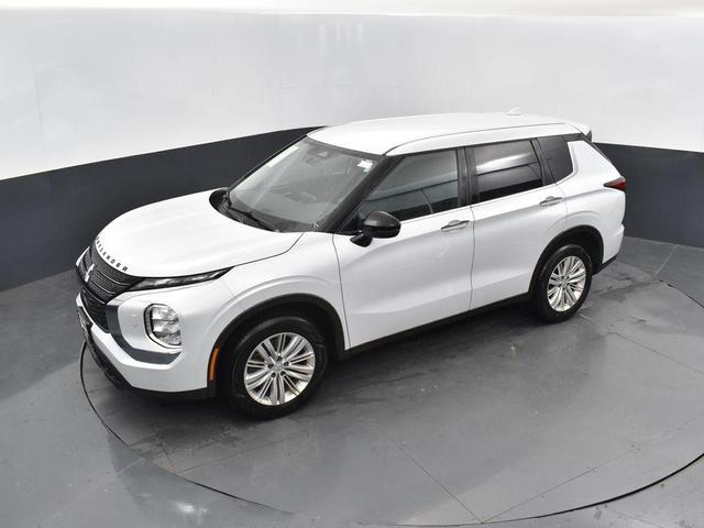 Photo of 2024 White Mitsubishi Outlander