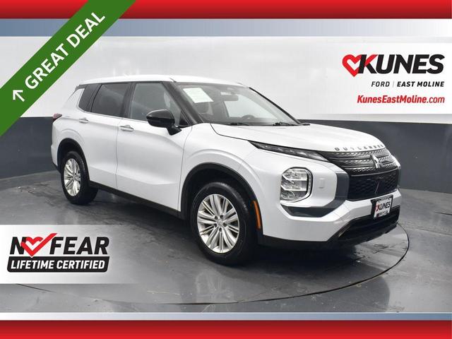 Photo of 2024 White Mitsubishi Outlander