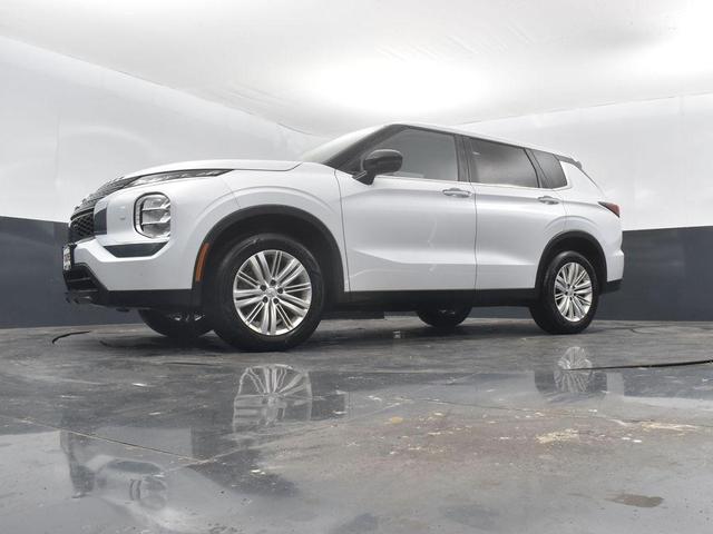Photo of 2024 White Mitsubishi Outlander