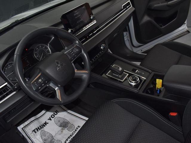Photo of 2024 White Mitsubishi Outlander