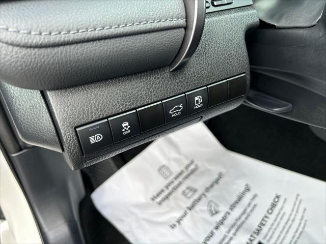 Photo of 2023 Ice Cap Toyota Camry