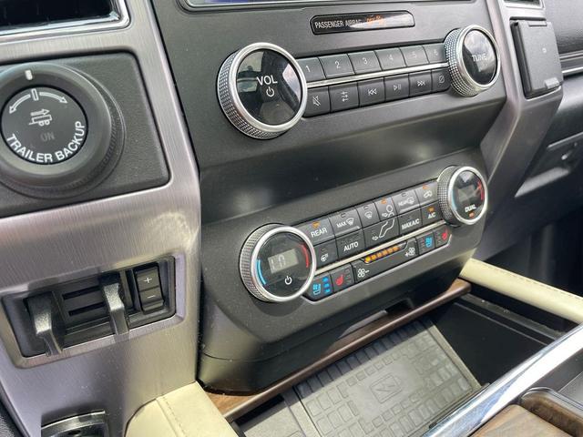 Photo of 2020 Agate Black Ford Expedition Max