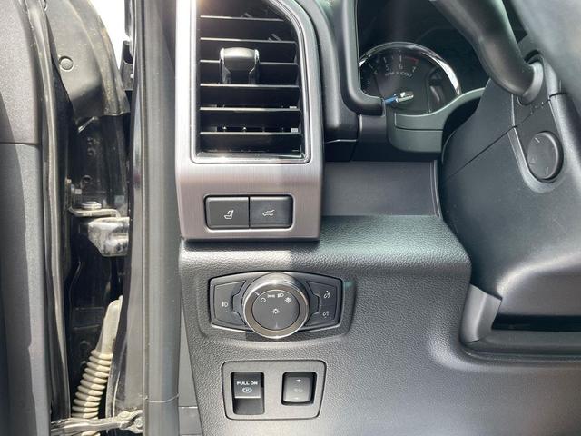 Photo of 2020 Agate Black Ford Expedition Max