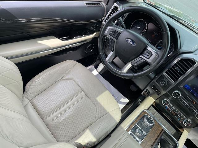 Photo of 2020 Agate Black Ford Expedition Max