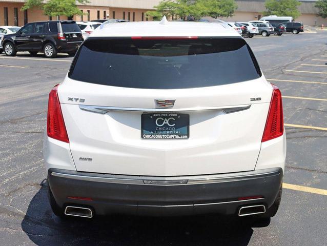 Photo of 2017 Crystal White Tricoat Cadillac XT5