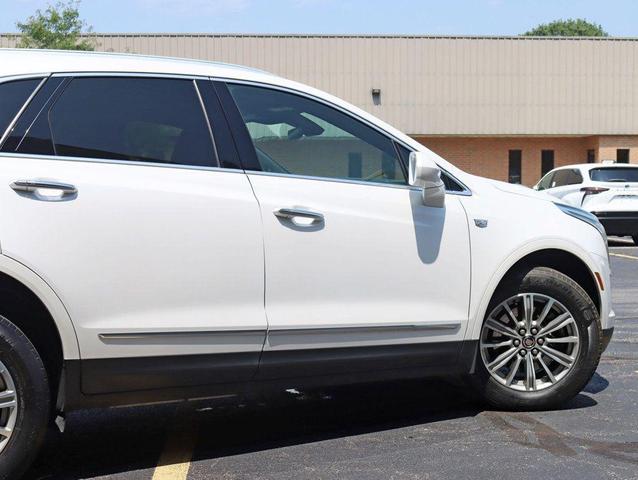 Photo of 2017 Crystal White Tricoat Cadillac XT5