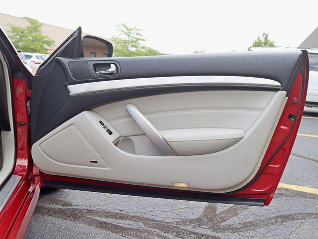 Photo of 2015 Venetian Ruby INFINITI Q60