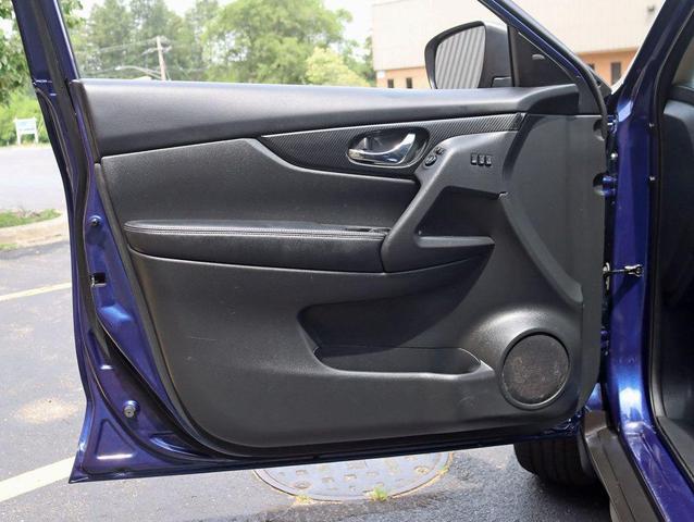 Photo of 2018 Caspian Blue Nissan Rogue
