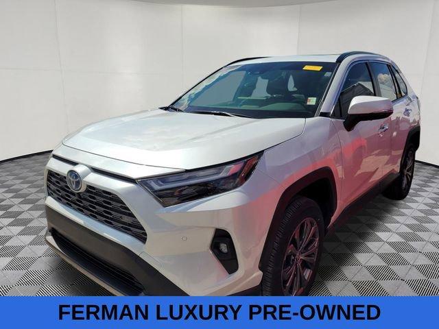 Photo of 2024 White Toyota RAV4