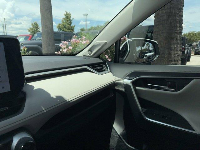 Photo of 2024 White Toyota RAV4
