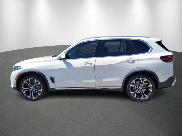 Photo of 2026 Alpine White BMW X5