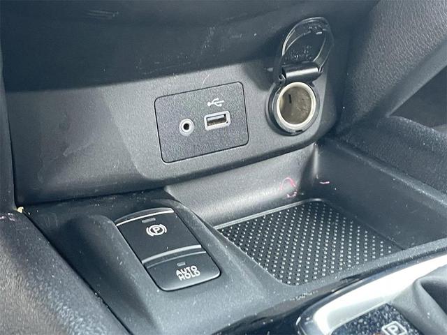 Photo of 2022 Pearl White Tricoat Nissan Rogue Sport