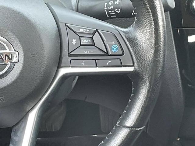 Photo of 2022 Pearl White Tricoat Nissan Rogue Sport