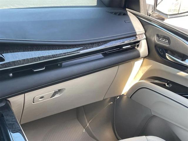Photo of 2022 Crystal White Tricoat Cadillac Escalade