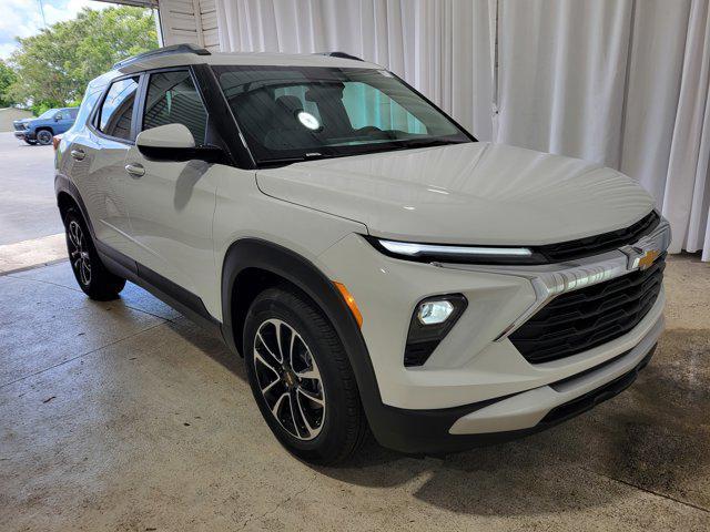 Photo of 2026 Summit White Chevrolet Trailblazer