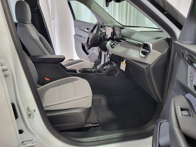 Photo of 2026 Summit White Chevrolet Trailblazer