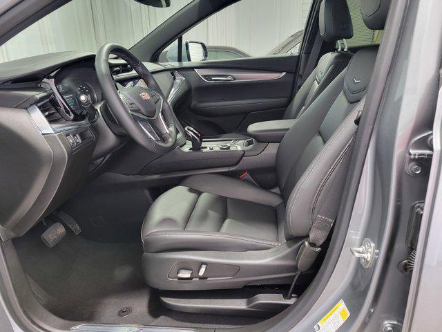 Photo of 2025 Argent Silver Metallic Cadillac XT5