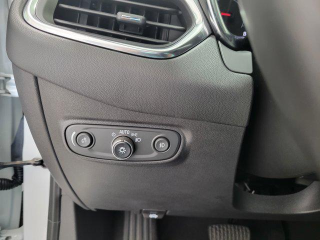 Photo of 2022 Summit White Chevrolet Equinox