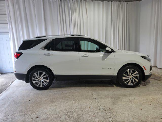 Photo of 2022 Summit White Chevrolet Equinox