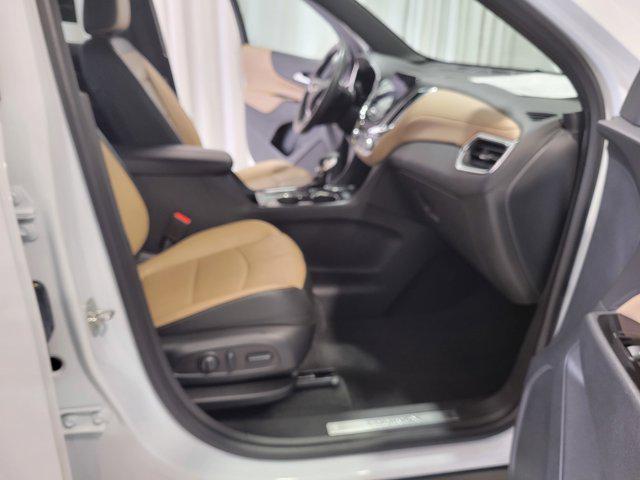 Photo of 2022 Summit White Chevrolet Equinox