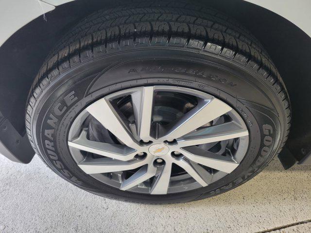 Photo of 2022 Summit White Chevrolet Equinox