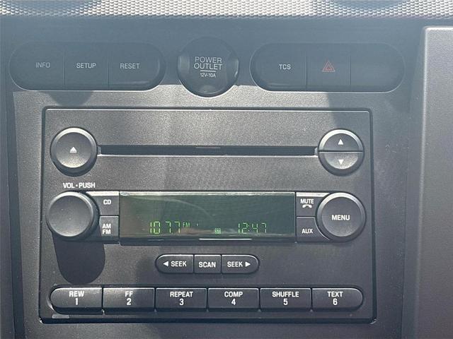 Photo of 2006 Satin Silver Metallic Ford Mustang