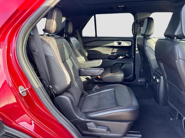 Photo of 2023 Rapid Red Metallic Tinted Clearcoat Ford Explorer