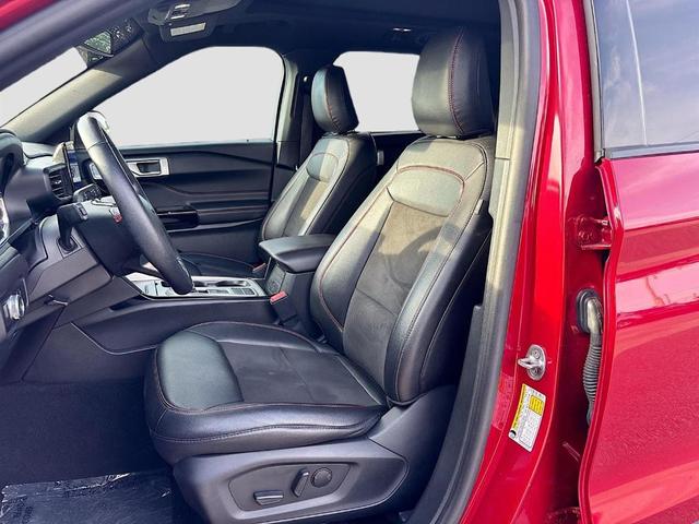 Photo of 2023 Rapid Red Metallic Tinted Clearcoat Ford Explorer