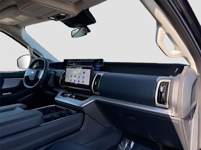 Photo of 2025 Agate Black Metallic Ford Expedition