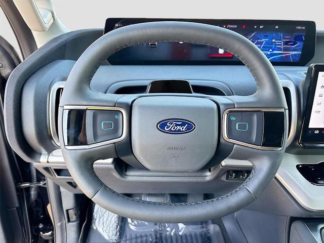 Photo of 2025 Agate Black Metallic Ford Expedition