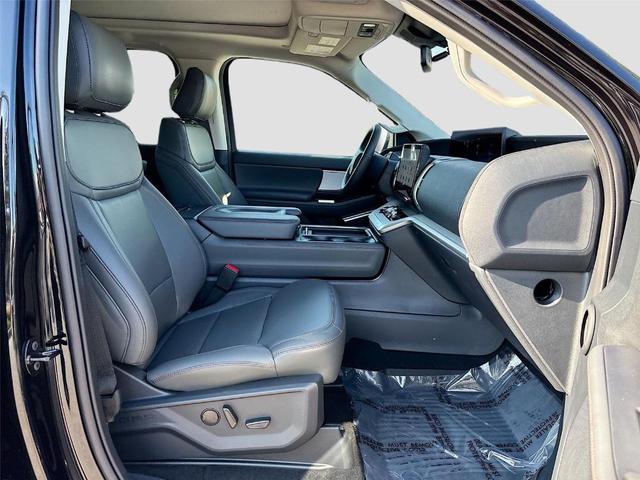 Photo of 2025 Agate Black Metallic Ford Expedition