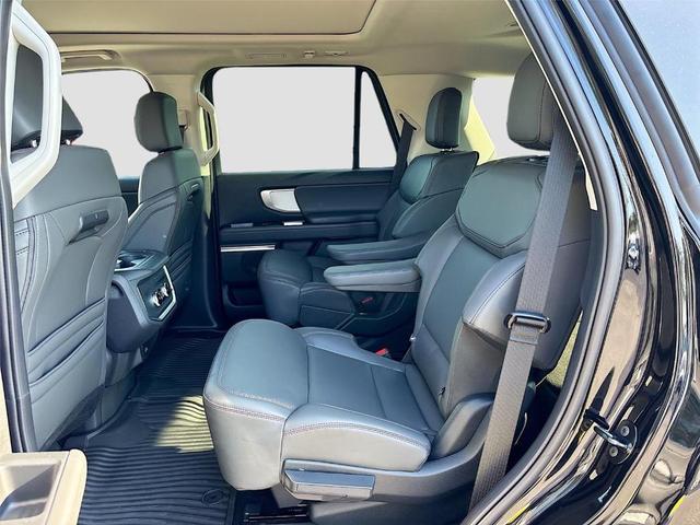 Photo of 2025 Agate Black Metallic Ford Expedition