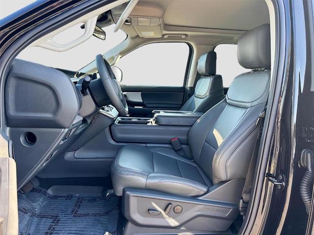 Photo of 2025 Agate Black Metallic Ford Expedition