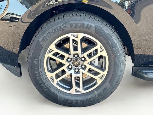 Photo of 2025 Agate Black Metallic Ford Expedition