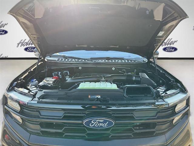 Photo of 2025 Agate Black Metallic Ford Expedition