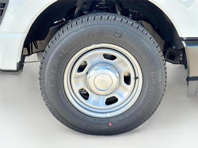 Photo of 2025 Oxford White Ford F-350