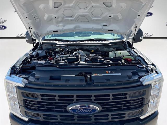 Photo of 2025 Oxford White Ford F-350