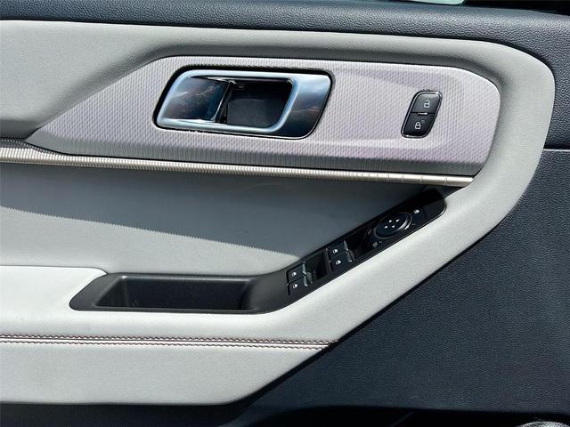 Photo of 2025 Carbonized Gray Metallic Ford Explorer