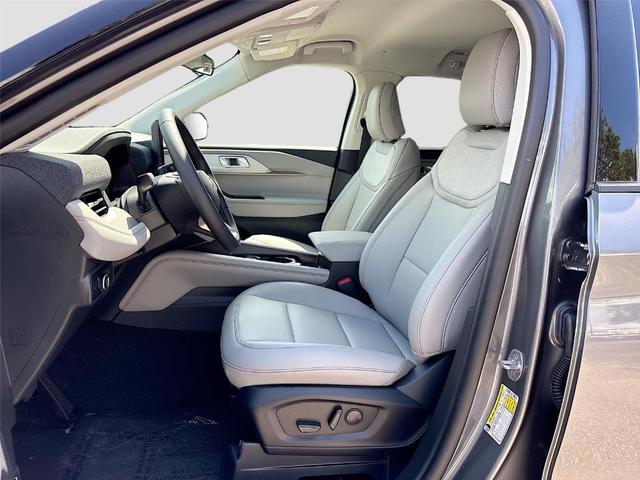 Photo of 2025 Carbonized Gray Metallic Ford Explorer